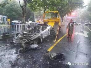 车祸吃瓜遇到爆燃,吃瓜群众遭遇意外险情